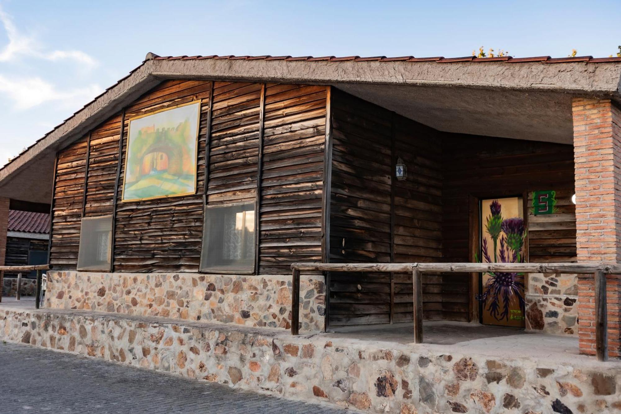 Hostal - Bungalows Camping Cáceres Exterior foto